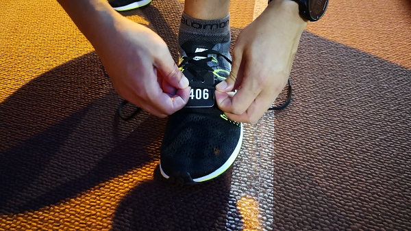 马拉松绑鞋带计时芯片这样戴，你戴对了吗？